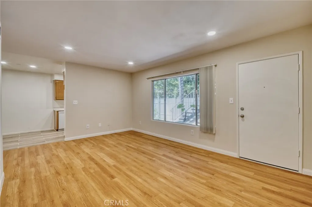 4546 Murietta Avenue Unit 105, Sherman Oaks, CA 91423 - Photo 4 of 17, Sherman Oaks, CA