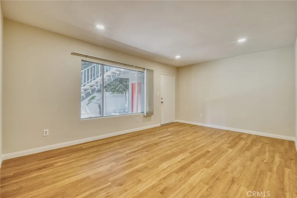4546 Murietta Avenue Unit 105, Sherman Oaks, CA 91423 - Photo 5 of 17, Sherman Oaks, CA