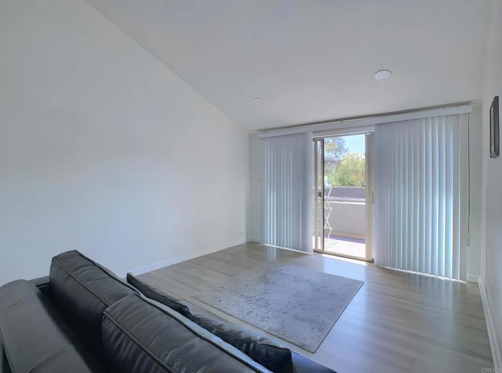 https://cdn.realtyfeed.com/cdn/127/306734344/79a7300e3ffc4843eee3d6d86c733e33.webp