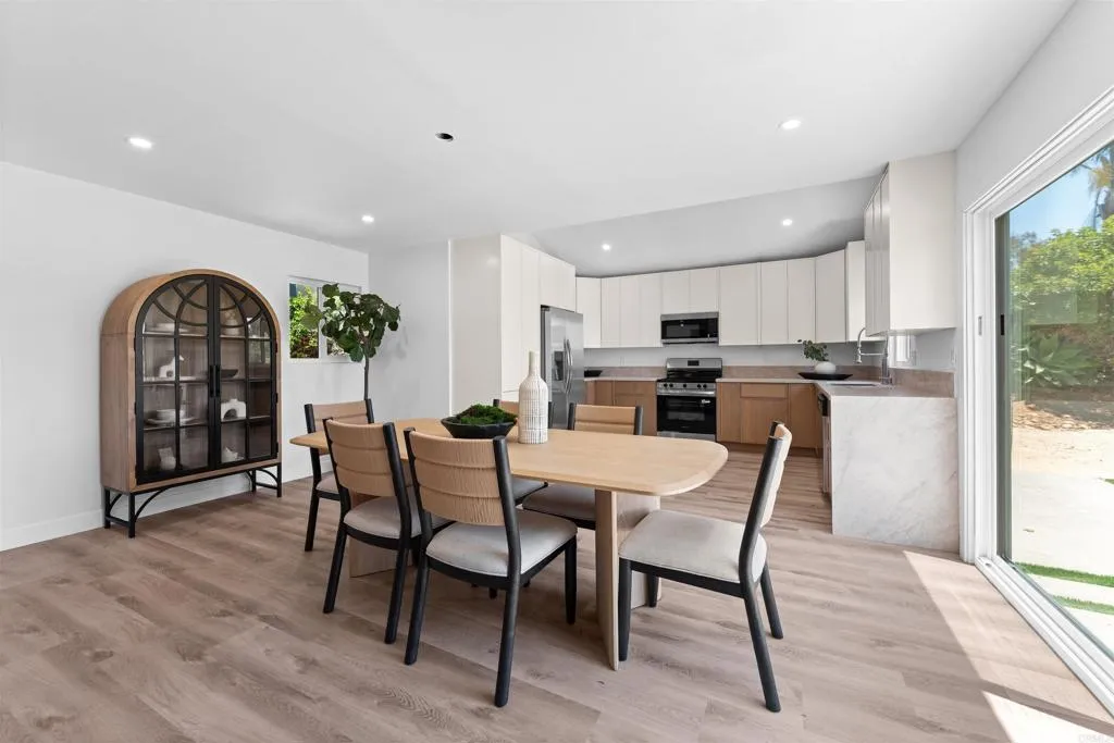 https://cdn.realtyfeed.com/cdn/127/306734380/101635ed1d1ac0bce281af8248cfd8b9.webp