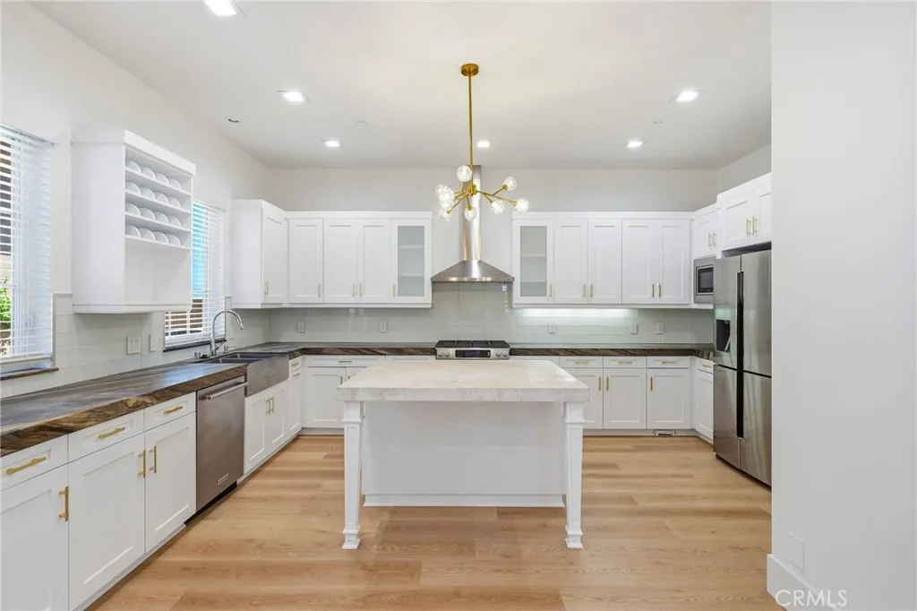 Costa Mesa, CA 92627