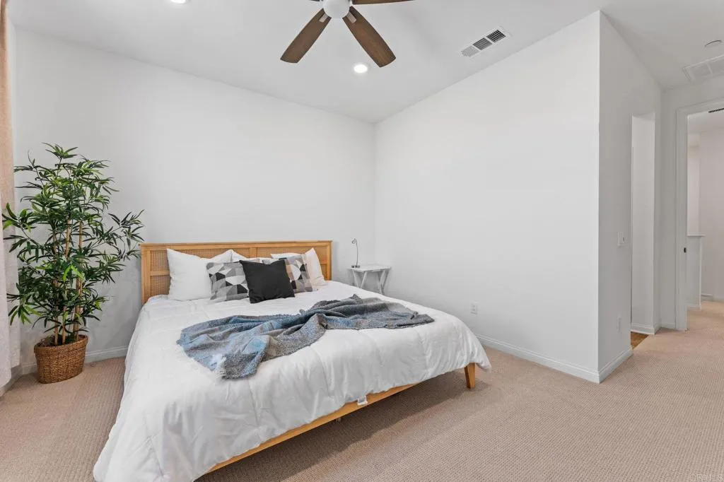 https://cdn.realtyfeed.com/cdn/127/306734443/054bf20c4609fc1fe7566ea565765aef.webp