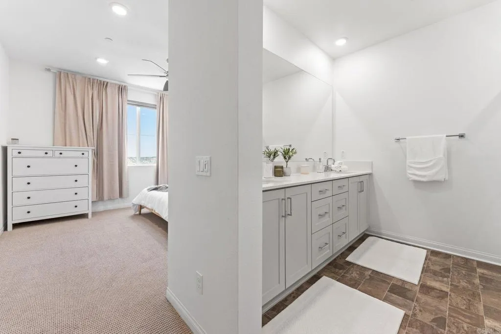 https://cdn.realtyfeed.com/cdn/127/306734443/32169c3c3ccf7fb6a193561605b8a5f0.webp