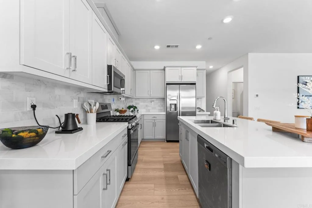 https://cdn.realtyfeed.com/cdn/127/306734443/4470810c7e8f9e0b81b8e0910147a40b.webp