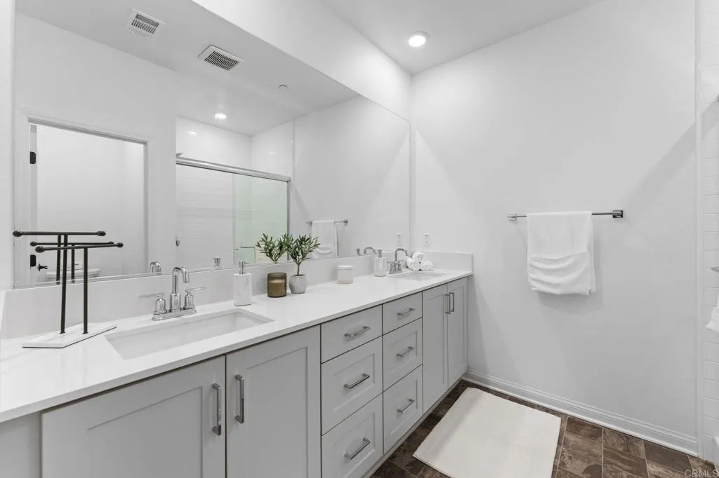 https://cdn.realtyfeed.com/cdn/127/306734443/4ae139db3c6af56eb0a21fcad19826f1.webp