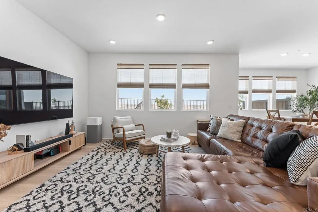 https://cdn.realtyfeed.com/cdn/127/306734443/8824f08c8d0a4ffb933be3ffe190d572.webp