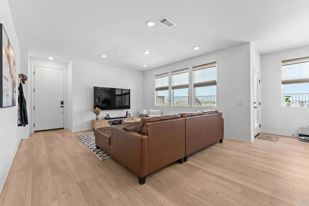 https://cdn.realtyfeed.com/cdn/127/306734443/8f7570fdbfa0bf2e31f17b741b7dca90.webp