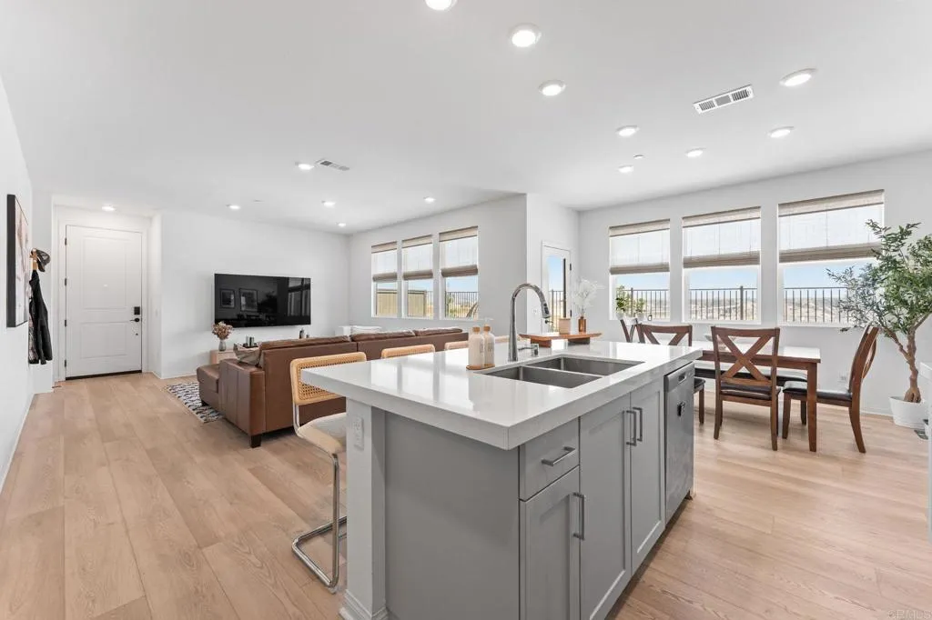 https://cdn.realtyfeed.com/cdn/127/306734443/cd29ab164e0beffe8a7f5c56350910b4.webp