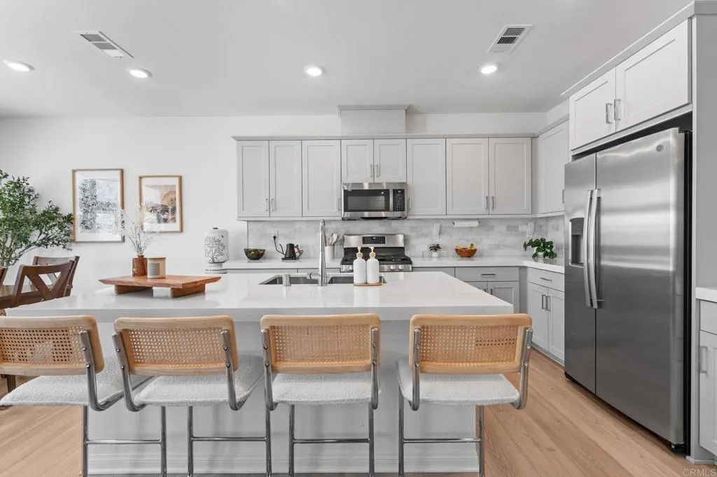 https://cdn.realtyfeed.com/cdn/127/306734443/d944368d2e176616a83596a91f8beb7a.webp