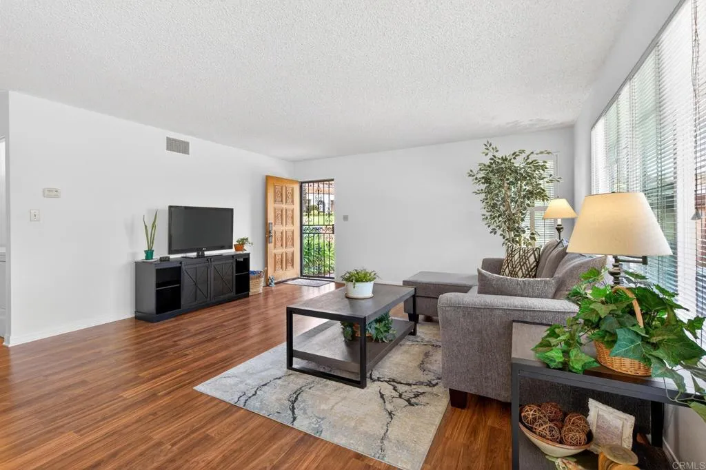 https://cdn.realtyfeed.com/cdn/127/306734506/29b4a37013b5db0f5b1fe1807ac14cb6.webp