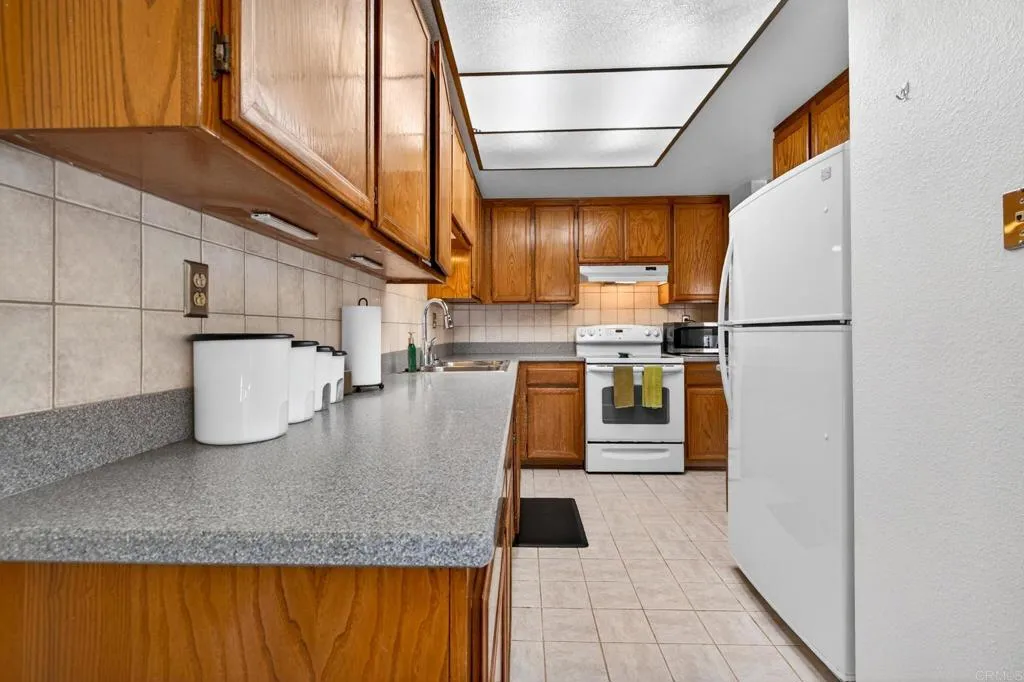 https://cdn.realtyfeed.com/cdn/127/306734506/919bc916729ec863f220ccc130591a17.webp