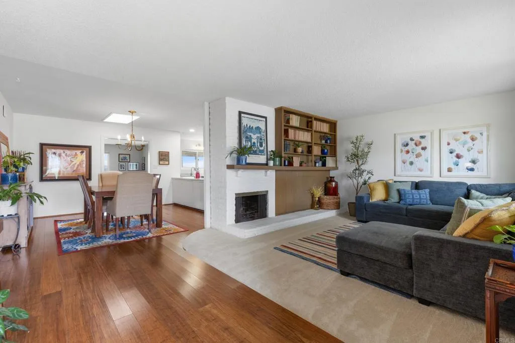 https://cdn.realtyfeed.com/cdn/127/306734507/13a6ecbc64cec4447fb9e0656e874a8d.webp