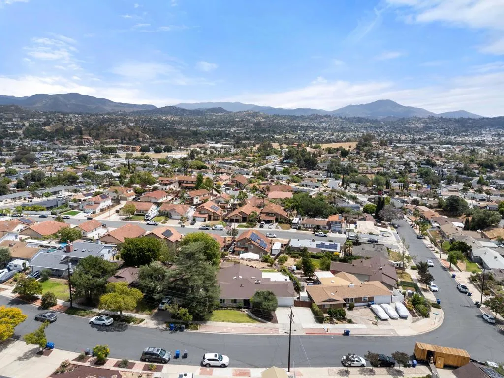https://cdn.realtyfeed.com/cdn/127/306734507/63a1f11f4a35ce50799c9534dd2b176d.webp