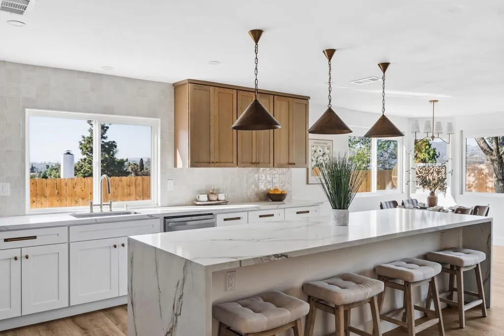 https://cdn.realtyfeed.com/cdn/127/306734529/83bf4bdf0f91b8e21c10a1be917e4d3f.webp
