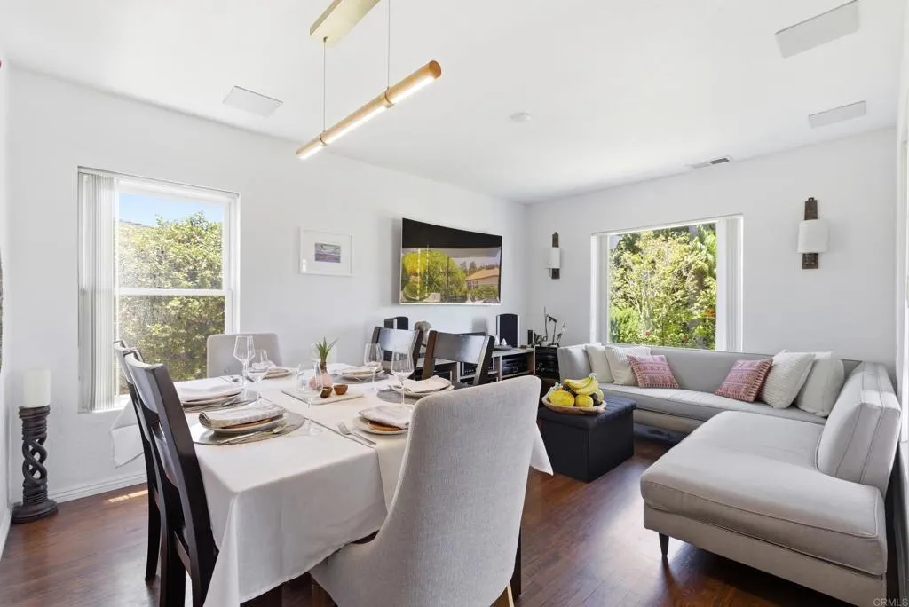 https://cdn.realtyfeed.com/cdn/127/306734573/3eb04569e45a4adee2a319f931f98a18.webp