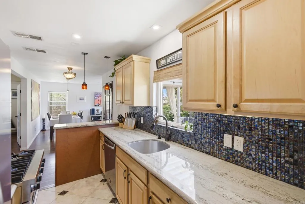 https://cdn.realtyfeed.com/cdn/127/306734573/70a0898d7466bc5b3a5b55b68936ad58.webp