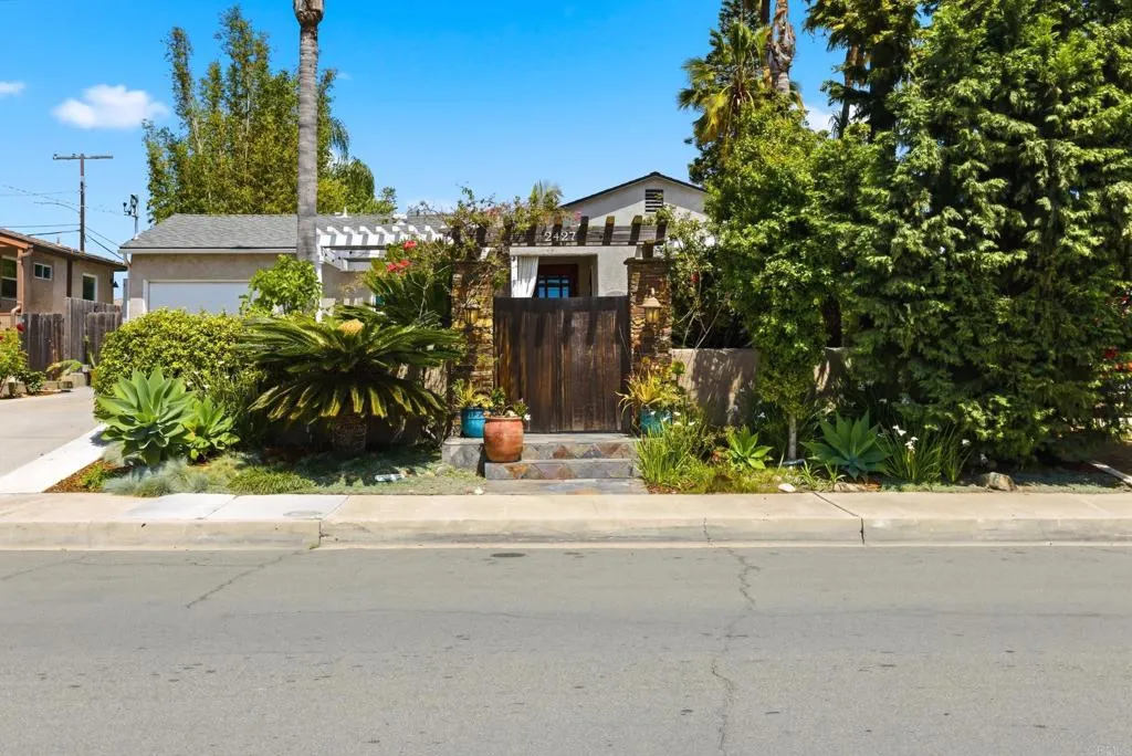 https://cdn.realtyfeed.com/cdn/127/306734573/902727d3cf4c93d8d78e29522d444125.webp
