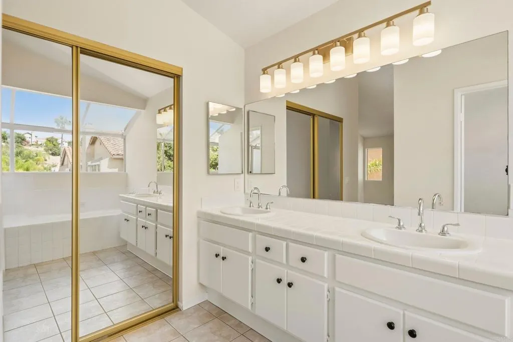 https://cdn.realtyfeed.com/cdn/127/306734575/0636c6200673f6c23733e9272bf01d53.webp