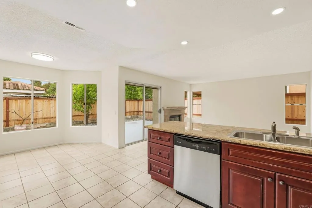 https://cdn.realtyfeed.com/cdn/127/306734575/19e6598cf0363b39f037c55b10d21f1f.webp