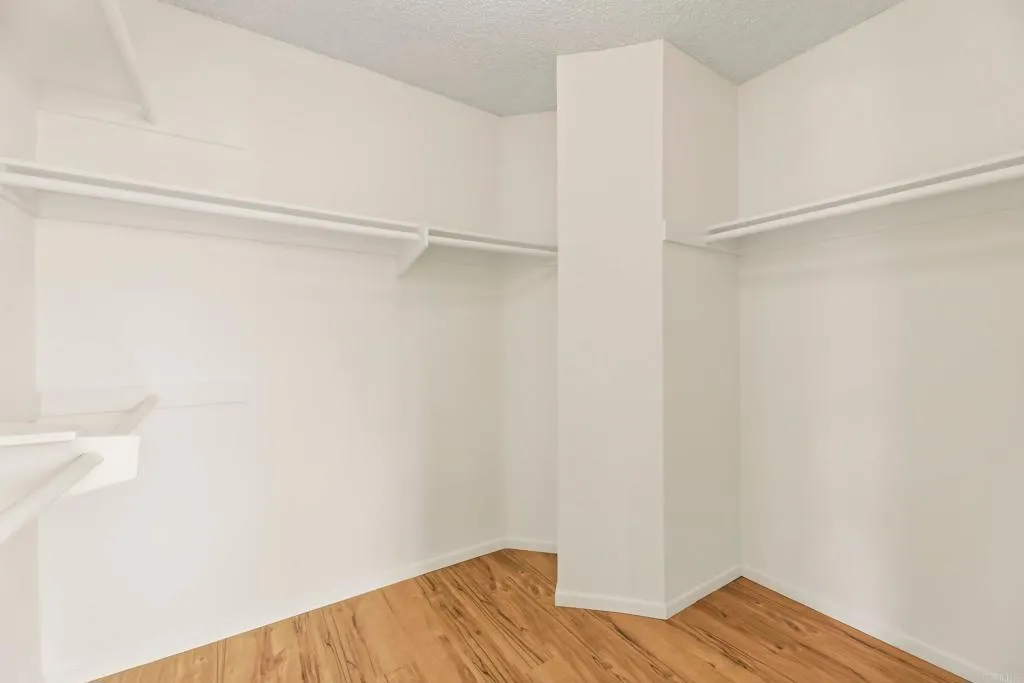 https://cdn.realtyfeed.com/cdn/127/306734575/30f88152f53bd2ef41875bb0a973eea3.webp