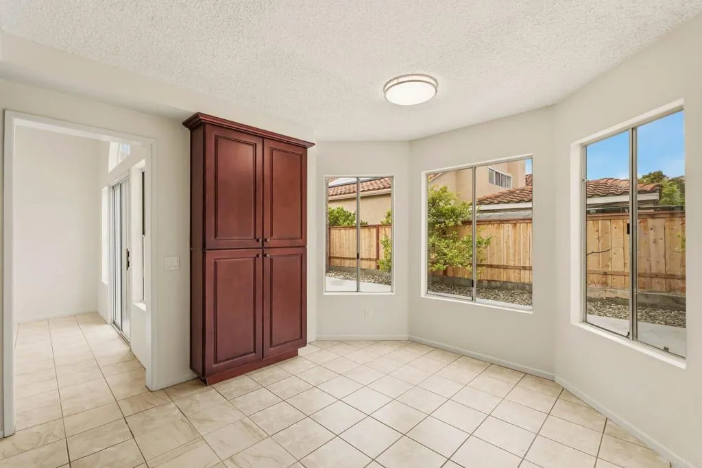 https://cdn.realtyfeed.com/cdn/127/306734575/b8a6660150b56240681cf8cd9486796b.webp