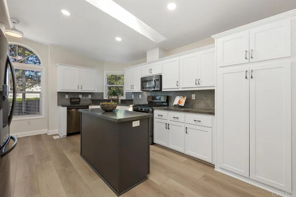 https://cdn.realtyfeed.com/cdn/127/306734633/743406b667fc3f8a3485fe2ac71e8830.webp