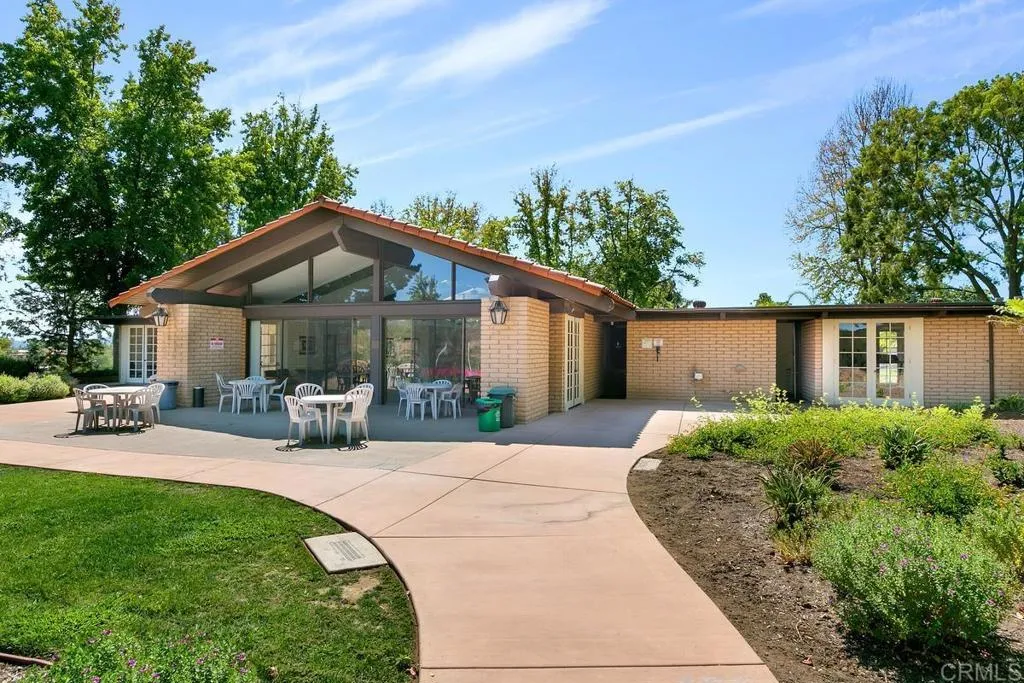 https://cdn.realtyfeed.com/cdn/127/306734633/83bb1d30dd1a1dcd1ca96ff8f8236a9a.webp