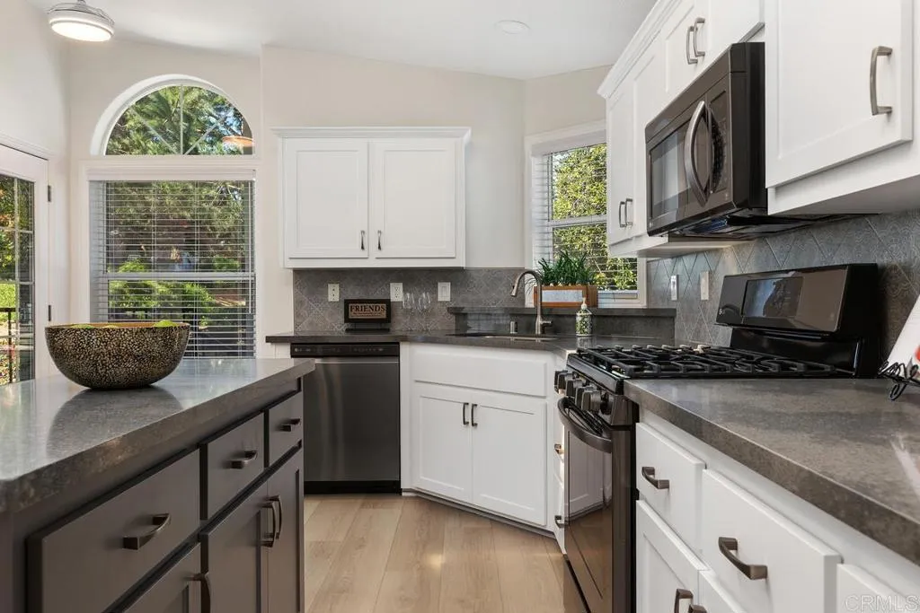 https://cdn.realtyfeed.com/cdn/127/306734633/c22a0fc9bbf1965332fc5926764738dc.webp