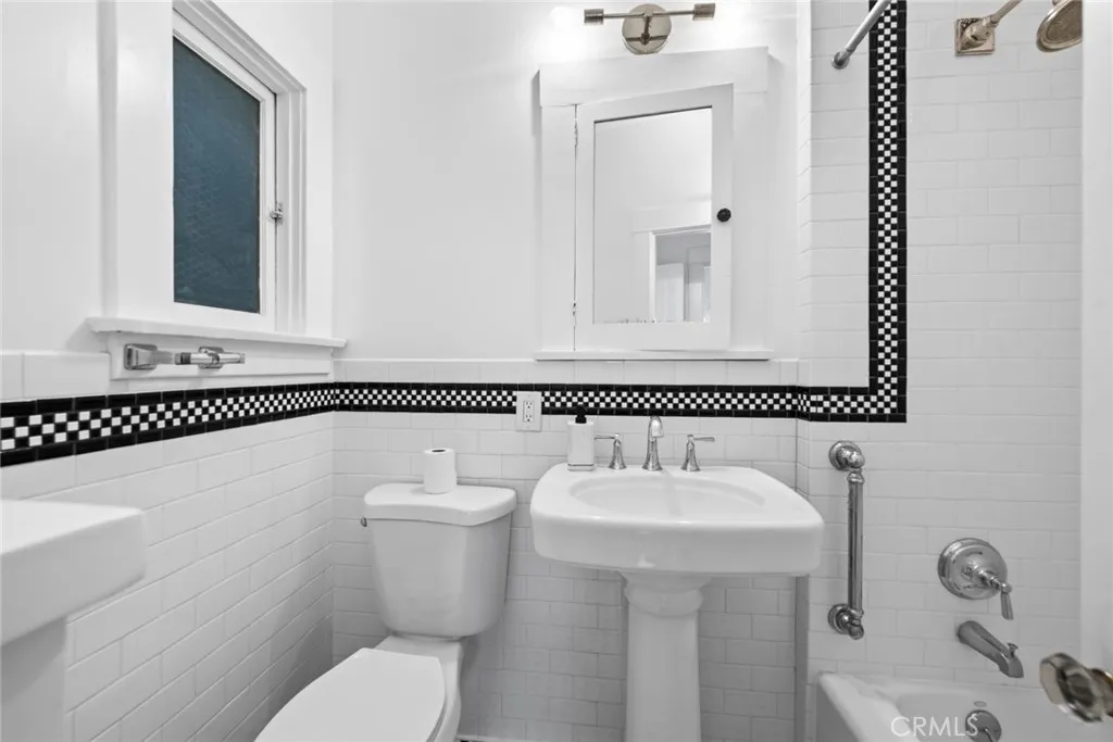 https://cdn.realtyfeed.com/cdn/127/306734723/2c7129d1ab1a65d4749fdfd056e3a2b1.webp