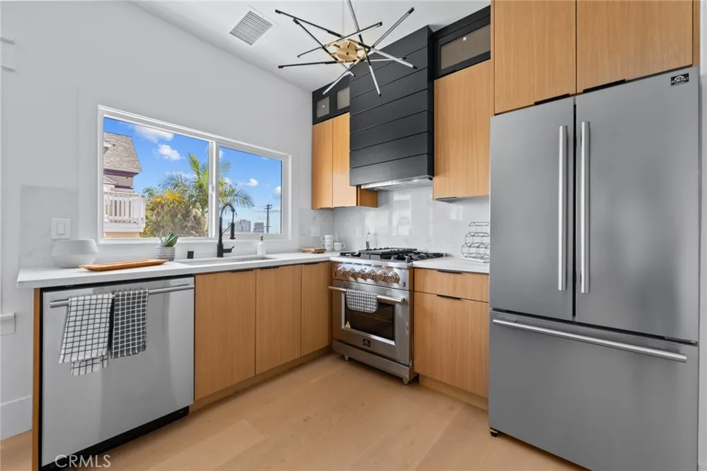 https://cdn.realtyfeed.com/cdn/127/306734723/cedd66e2a769b8c7eda31fdeeffe39a5.webp