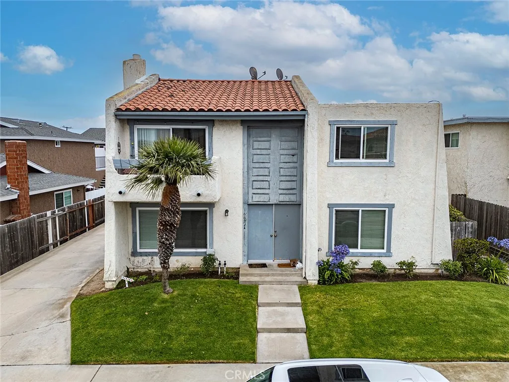 16692 Blanton Lane, Huntington Beach, CA 92649 - Photo 5 of 11, Huntington Beach, CA