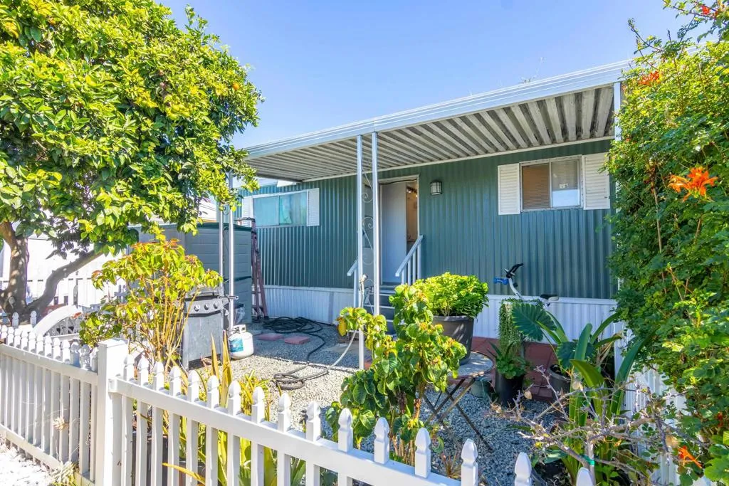 https://cdn.realtyfeed.com/cdn/127/306734775/883bc0435dae5e8ce9ab498a8014fd18.webp