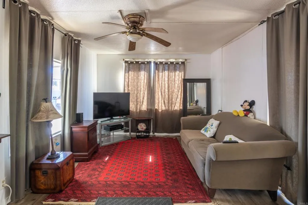 https://cdn.realtyfeed.com/cdn/127/306734775/a1a35845ac2c7d691f24c268240dfb4f.webp
