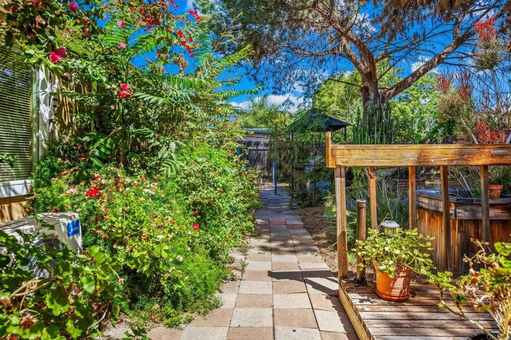 https://cdn.realtyfeed.com/cdn/127/306734803/059c2b4bcede3fae7f98767f80d33811.webp