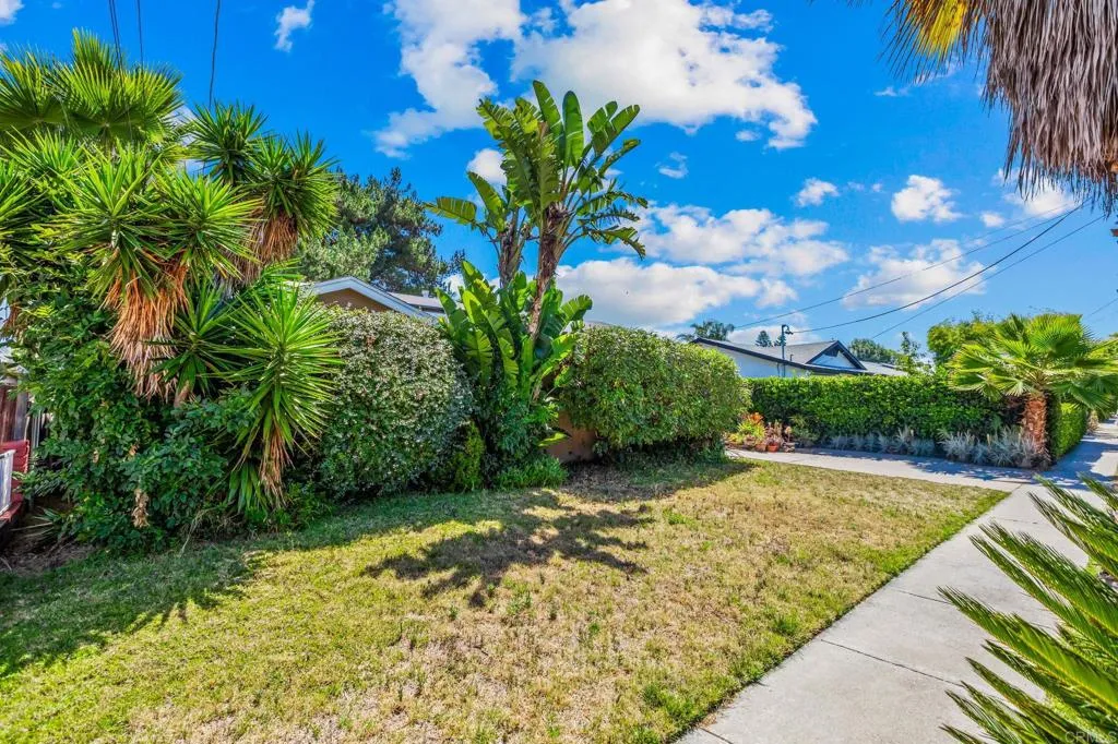 https://cdn.realtyfeed.com/cdn/127/306734803/8d0acebaac5f11bbc68b69f192890c70.webp