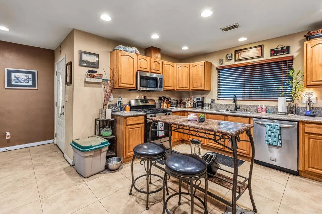 https://cdn.realtyfeed.com/cdn/127/306734803/b9aac81fb3311e9342c733c641036b9c.webp