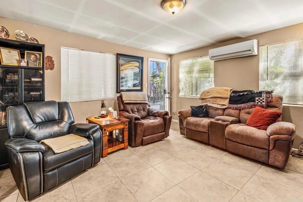 https://cdn.realtyfeed.com/cdn/127/306734803/eb878fe146dfeb6528eb021a080de55c.webp