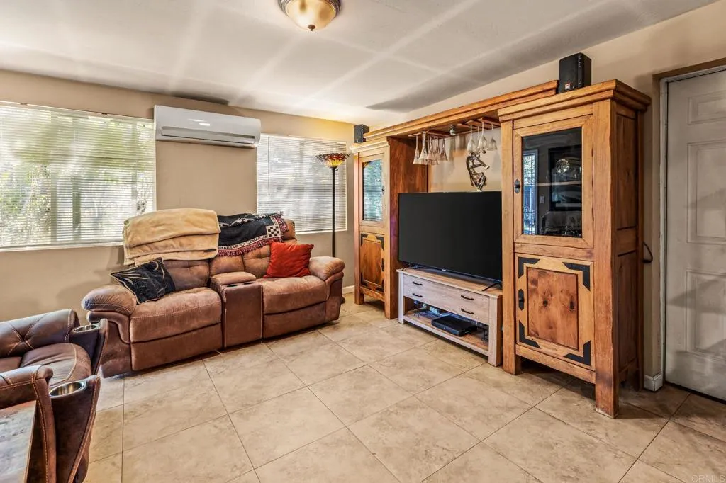 https://cdn.realtyfeed.com/cdn/127/306734803/f81376af2ae98e114a112491d01e0b5b.webp