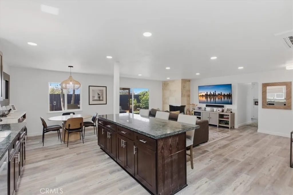 https://cdn.realtyfeed.com/cdn/127/306734855/86ce4bebd354b5190914f89a2be37c66.webp