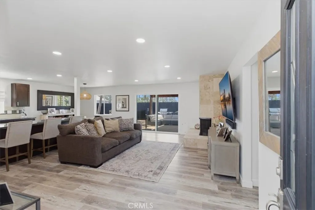 https://cdn.realtyfeed.com/cdn/127/306734855/8c4f53bd1b66f328a6f458b80b3d8bd9.webp