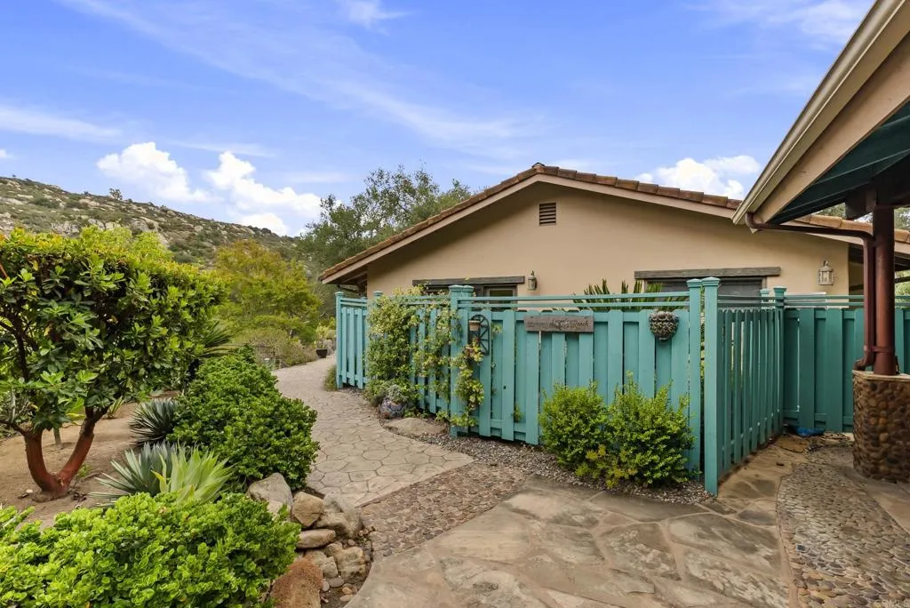 https://cdn.realtyfeed.com/cdn/127/306734867/094e0b782c27b4f43b31d259ba7e8d1e.webp