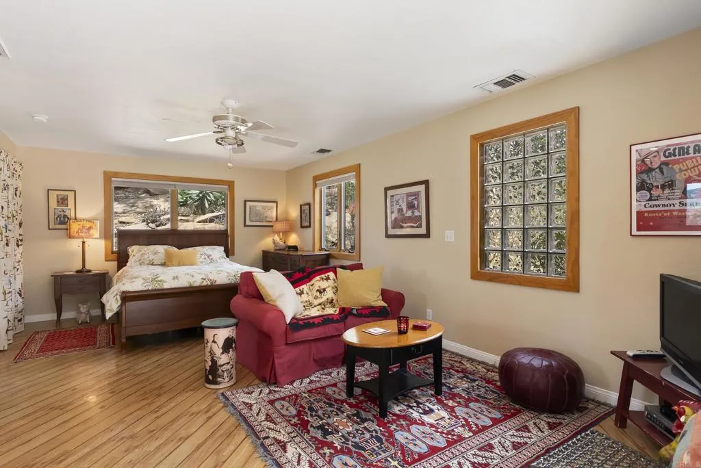https://cdn.realtyfeed.com/cdn/127/306734867/713ee64319a3bbae815d4bded04c8153.webp
