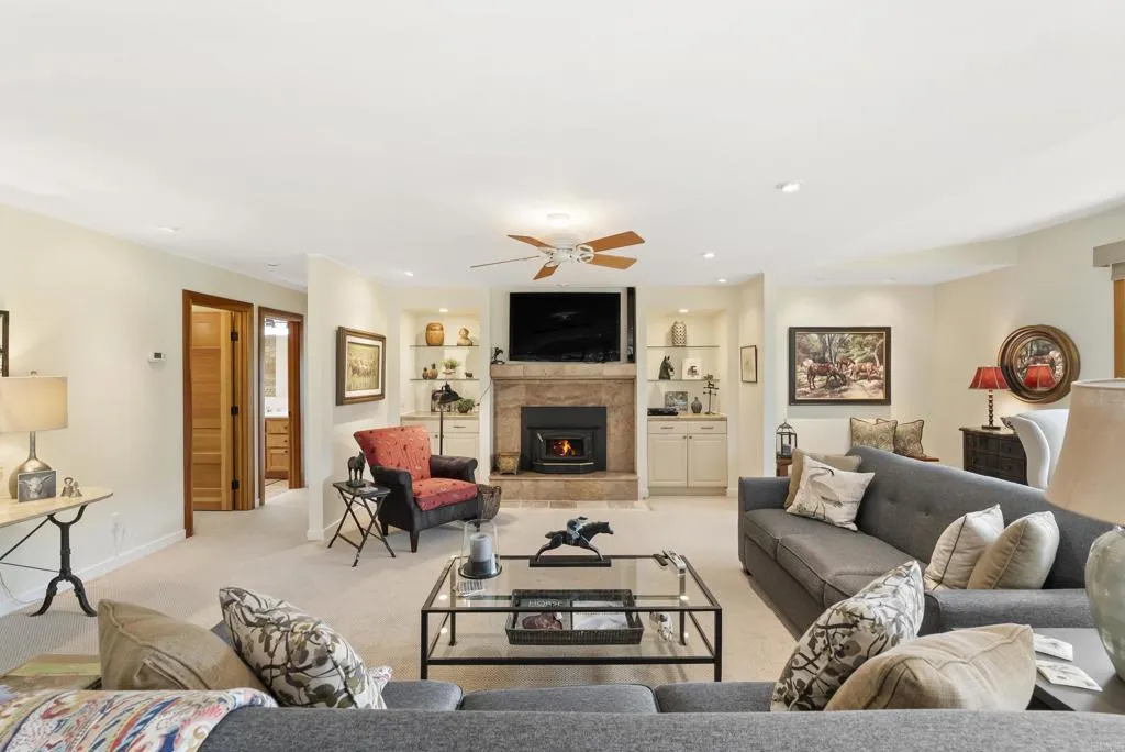 https://cdn.realtyfeed.com/cdn/127/306734867/9049943a20194a114a6e63a8c2b8c526.webp