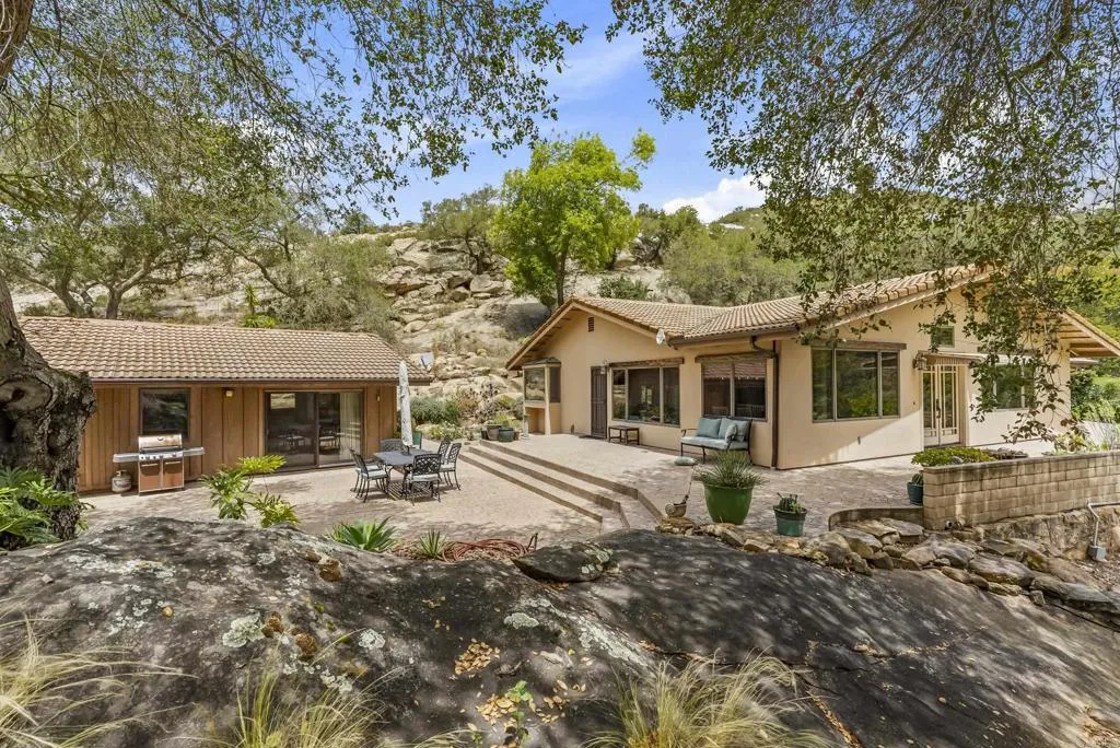 https://cdn.realtyfeed.com/cdn/127/306734867/bd9216822173c6164980c75008b31aa3.webp