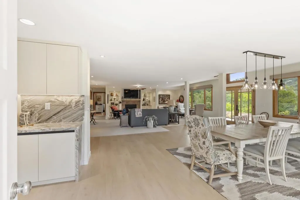 https://cdn.realtyfeed.com/cdn/127/306734867/e69cf55a2382de8f962ee49f92ef5be1.webp
