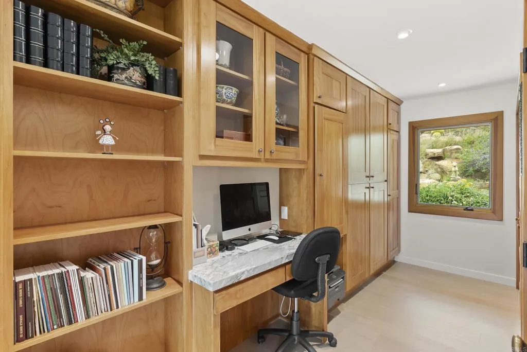 https://cdn.realtyfeed.com/cdn/127/306734867/f03c9bc3481ff9afb5e6708dbab3b25c.webp