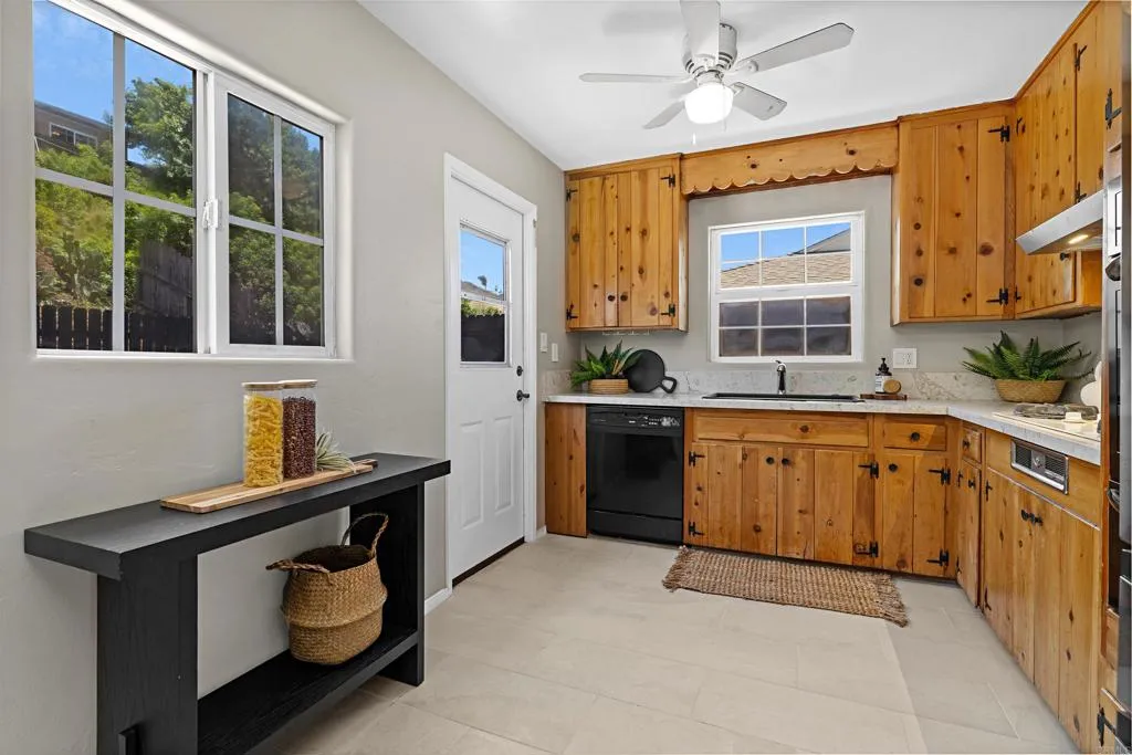 https://cdn.realtyfeed.com/cdn/127/306734882/5457f17c2c91c552f801678fba9fbd82.webp