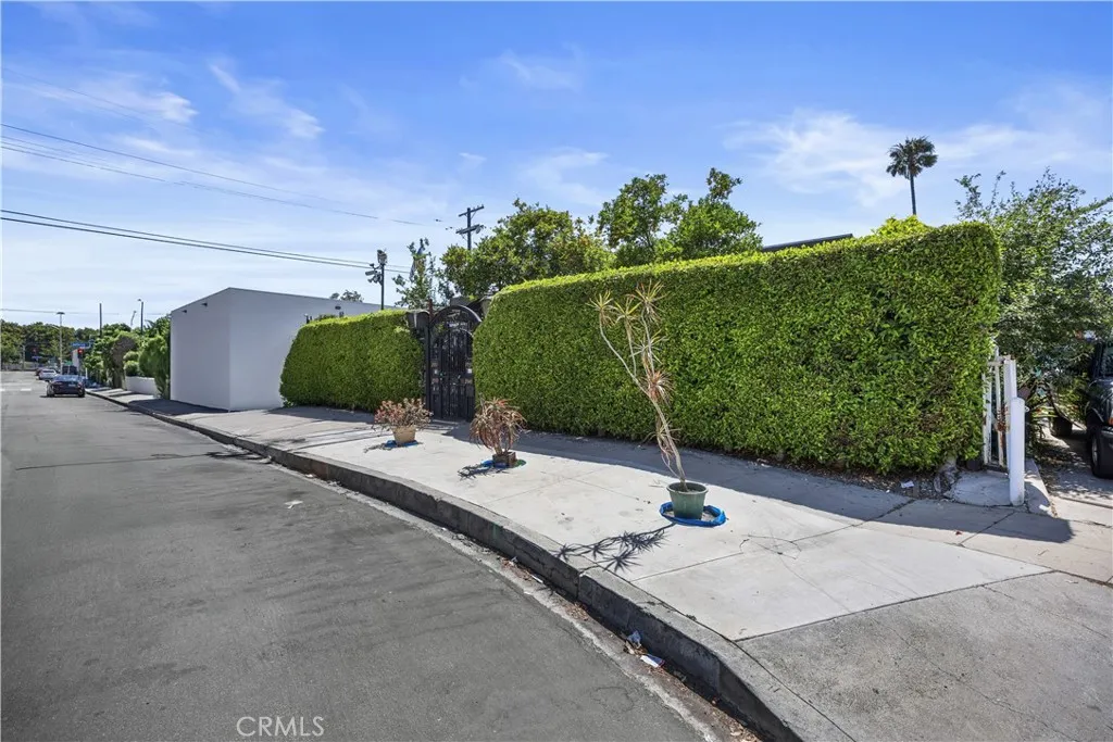 2949 S Harcourt Avenue, Los Angeles, CA 90016 - Photo 3 of 9, Los Angeles, CA
