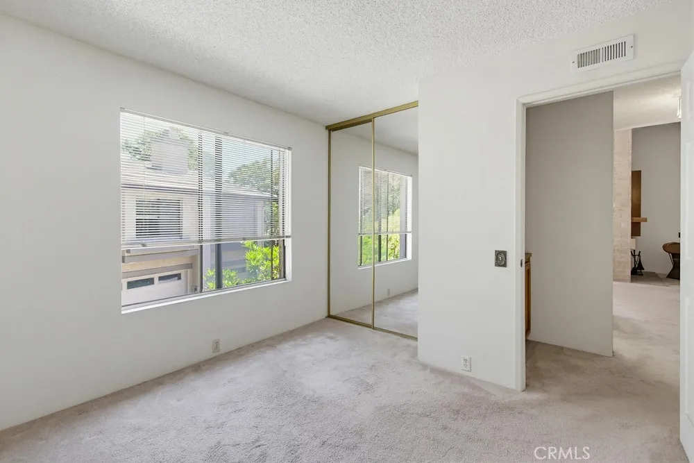 https://cdn.realtyfeed.com/cdn/127/306734923/c8f71dce61508efb85fbbf67b18fdd71.webp