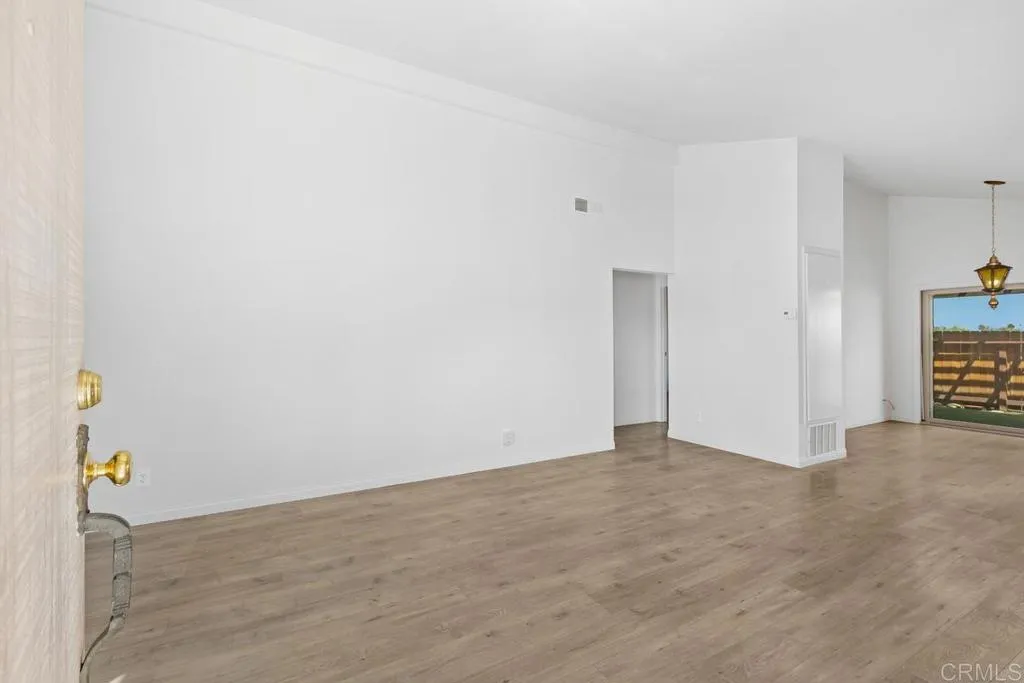 https://cdn.realtyfeed.com/cdn/127/306734939/5ab5cce43a8cb2aaebc8f6f14b617659.webp